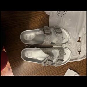 Brand new David’s bridal sparkly sandals. Size 7, still has tags